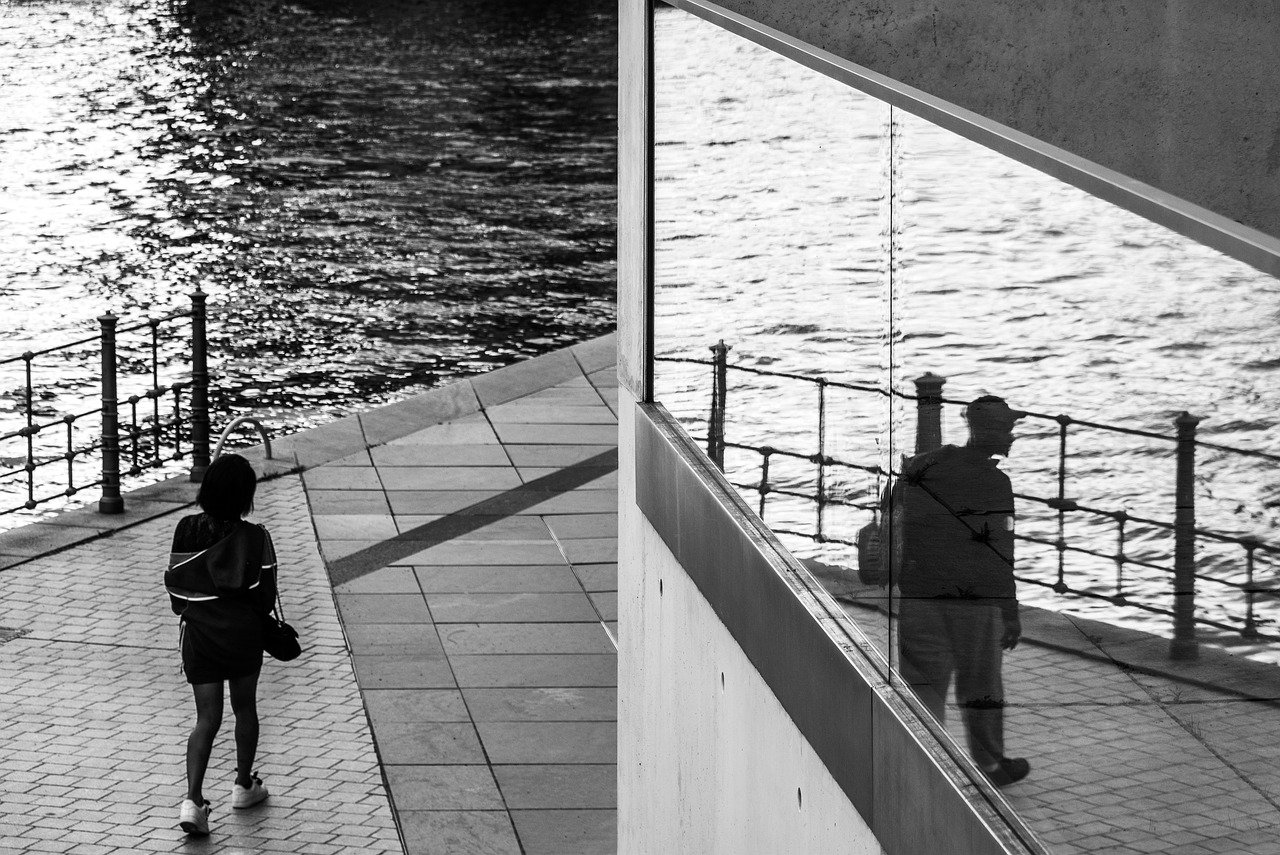 street-scene-9639807_1280